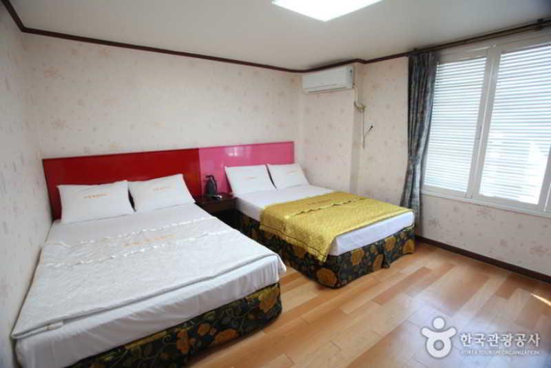 โฮเทล วาเลนไทน์ Hotel คยองจู ภายนอก รูปภาพ
