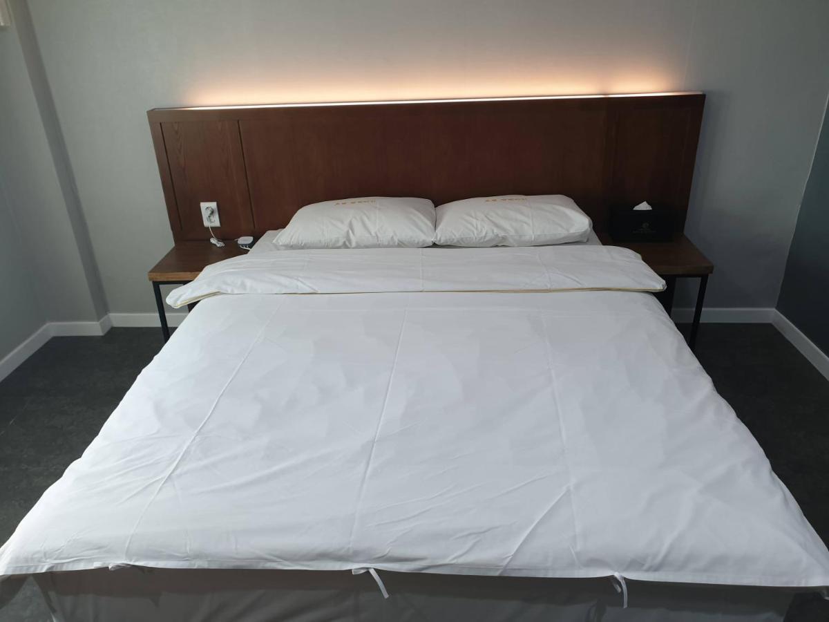โฮเทล วาเลนไทน์ Hotel คยองจู ภายนอก รูปภาพ
