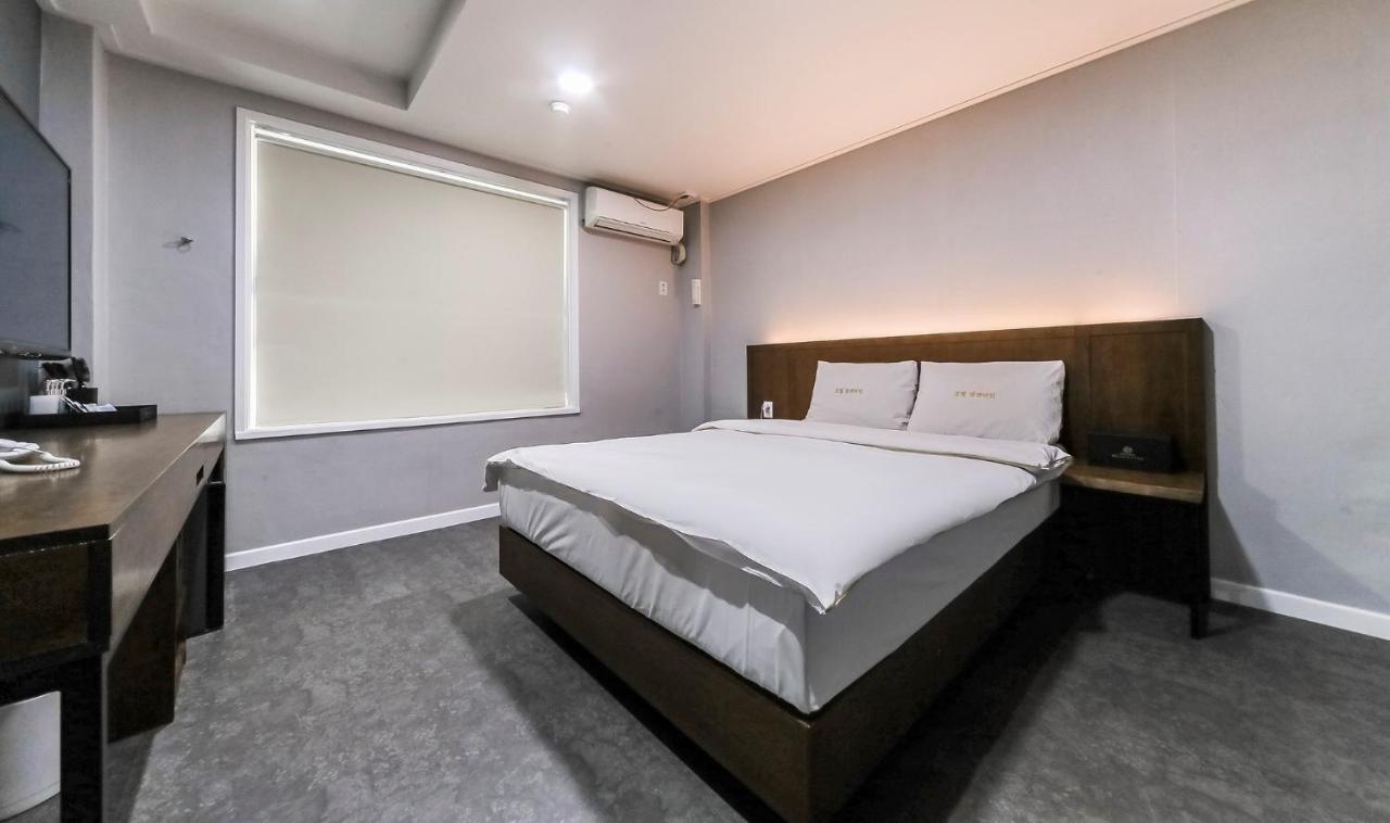 โฮเทล วาเลนไทน์ Hotel คยองจู ภายนอก รูปภาพ